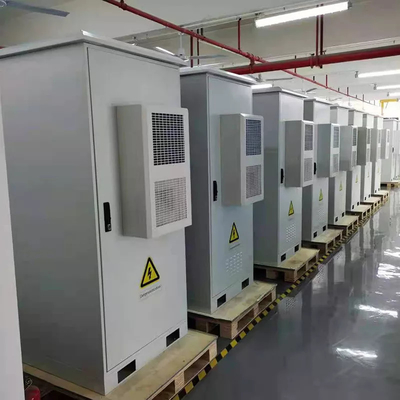 IP55 IP65 वाटरप्रूफ आउटडोर टेलीकॉम कैबिनेट्स OEM 18U 22U 32U