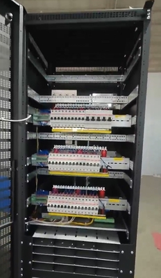 48Vdc 1000A बड़ा सिस्टम प्लांट #2: 2 Ph 240Vac 2L+N+PE फ्लैटपैक2 48/3000 HE के साथ
