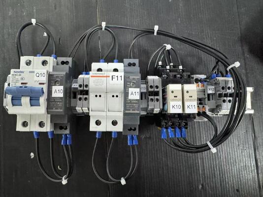CE+T ब्रावो 25 1 चरण 110Vdc से 230Vac 6KVA DC से AC इन्वर्टर सिस्टम P/N S62AD5E0204SN000K001